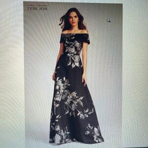 Teri John by Rickie Freeman Large Floral Jacquard  Gown TAGS  ON